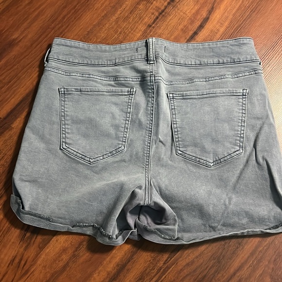 Greyish purple stretchy midi denim shorts juniors size 13/31W two buttons - Picture 7 of 8